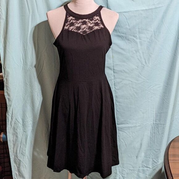 🆕NWT KIHG BEAUTIFUL BLACK LACE PANEL DRESS - M - Picture 1 of 10